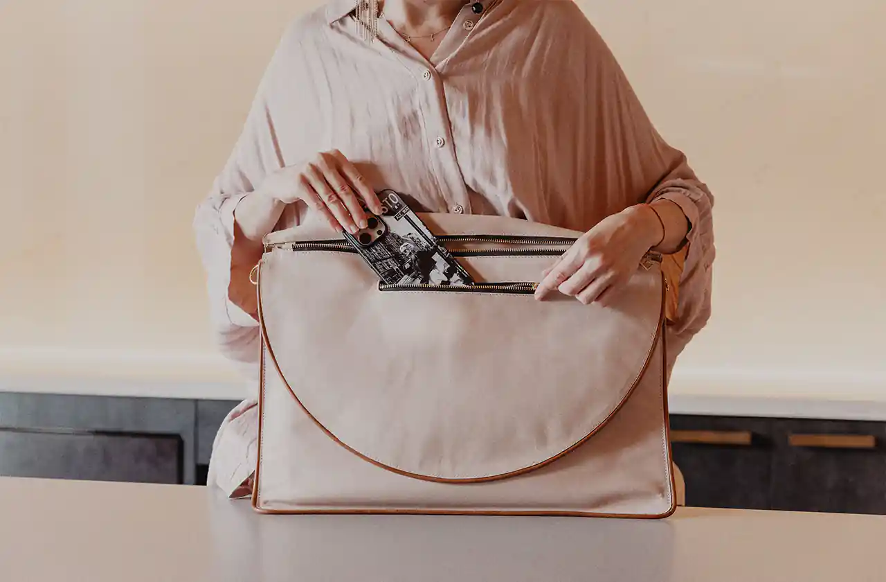 V L D bag gallery